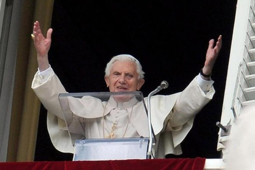 Bivši papa Benedikt XVI teško bolestan