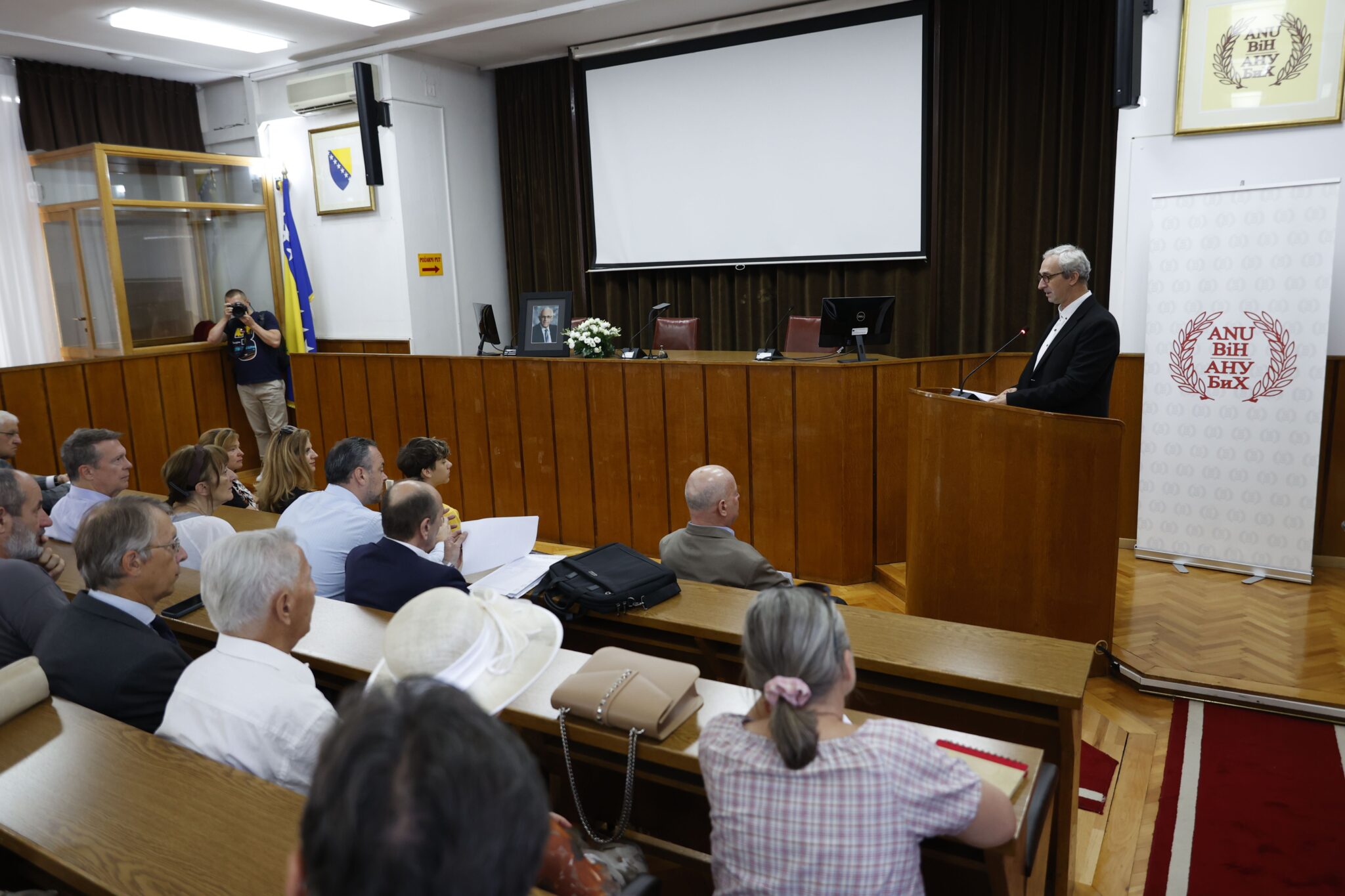 Preminuo akademik Dževad Juzbašić