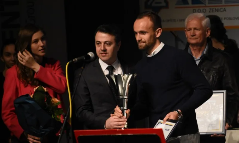 Tuka zenica