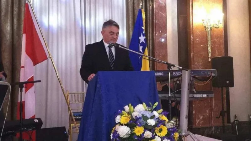 Komsic kanada