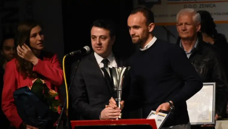 Tuka zenica