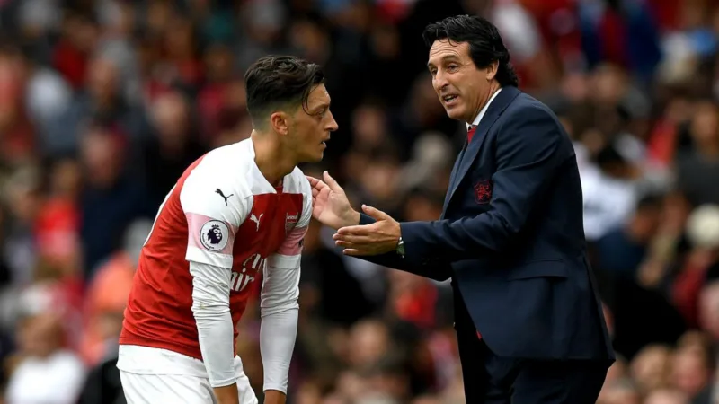 Ozil1