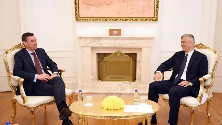 Thaci veseli