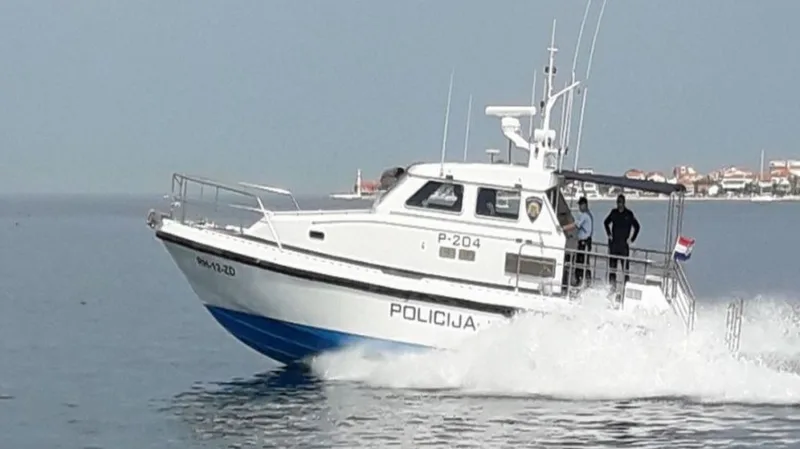 Policija more