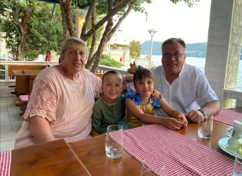 Halid i Sejda sa unucima