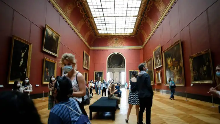Virus Outbreak France Louvre Reopens 35474