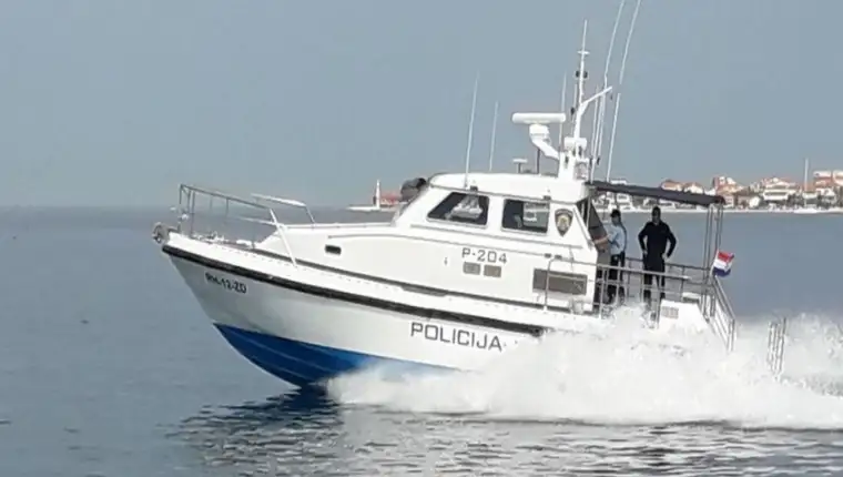 Policija more