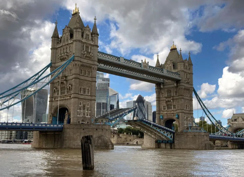 London tower bridge stuck opena