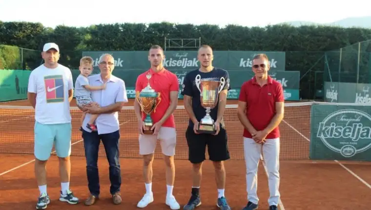 Tenis kiseljak
