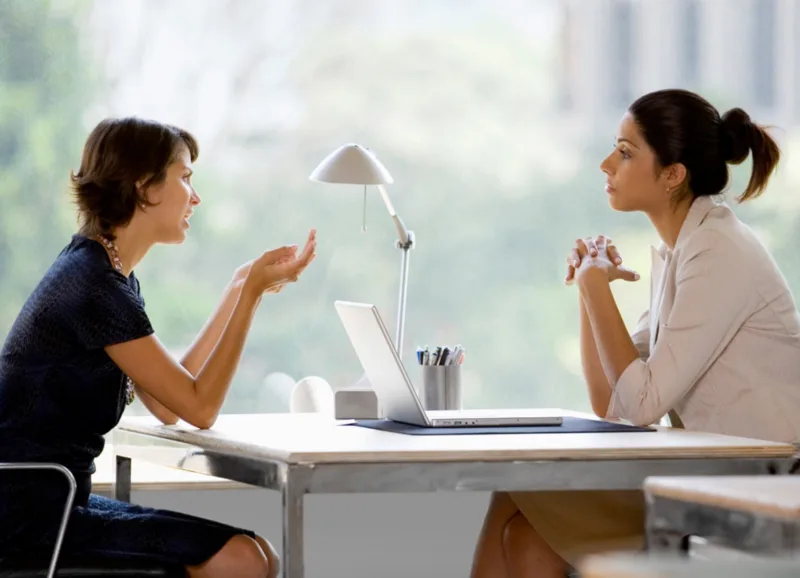 2 WOMEN TALKING