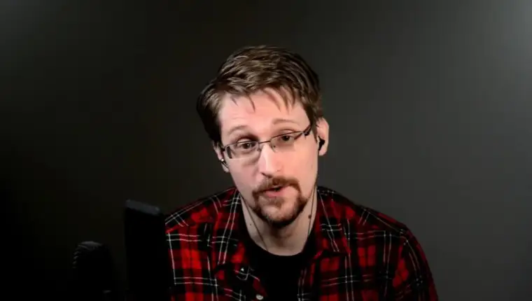 Watch edward snowden slams obama for growing surveillance state in joe rogan interview