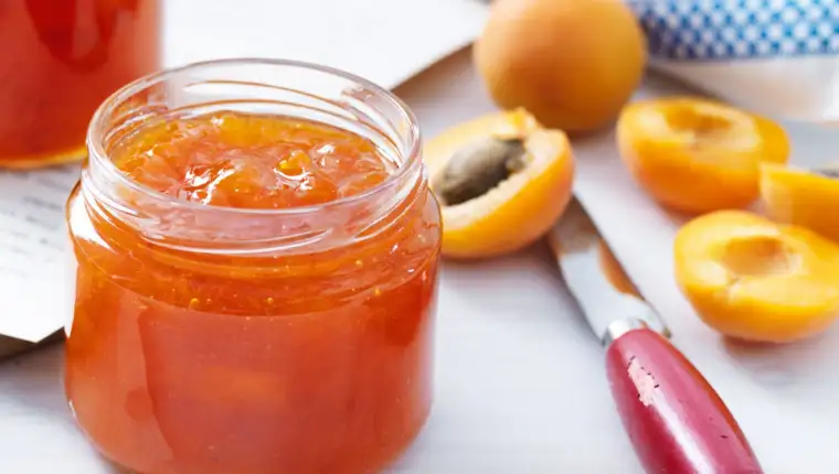 Traditional apricot jam 83679 1 scaled