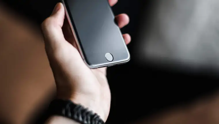 Iphone 6 in hand 2210x1473 1