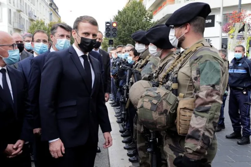 Macron nica