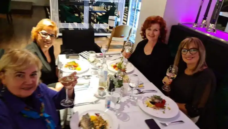 Aida pilav sa prijateljicama