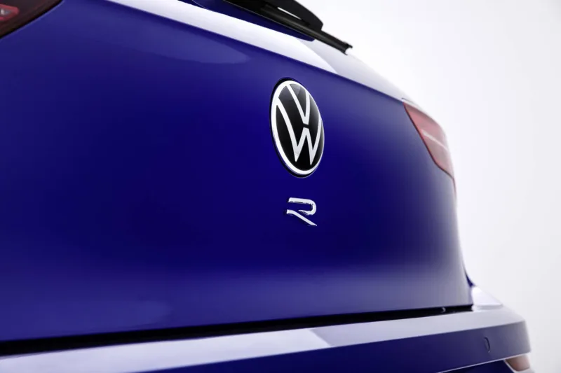 volkswagen-golf-r-1
