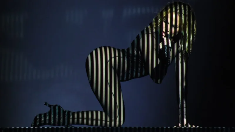 Jlo10