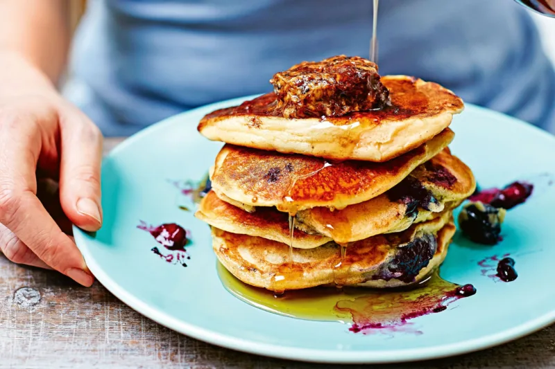 Blueberry pancakes with honeycomb and bacon butter 29507 2 scaled