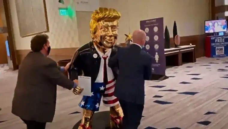 Trumpov kip
