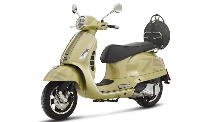 03 Vespa GTS 75th min