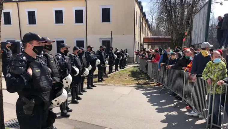 Crna gora skupstina protesti