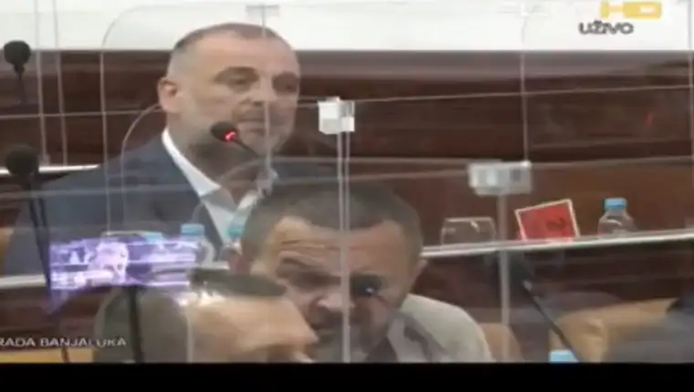 Skusptina bode se u oko