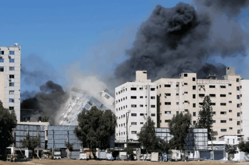The Al Jalaa Tower housing Al Jazeera and The Associated Press offices collapses after being hit by Israeli missile in Gaza City 696x463 1