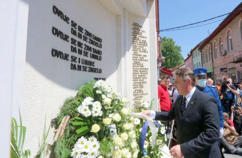 Komsic tuzla kapija