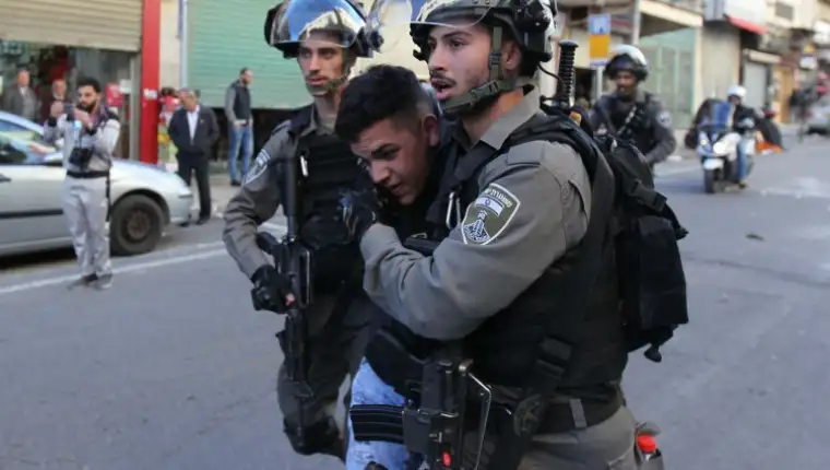 Izraelska_policija_hapsenje_Jerusalem_Xinhua