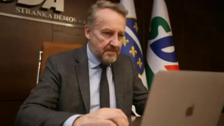 Bakir Izetbegovic laptop 1