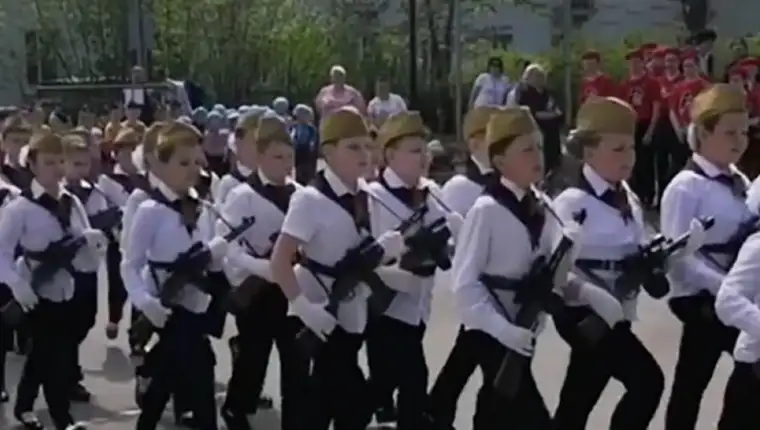 rusija djeca puske