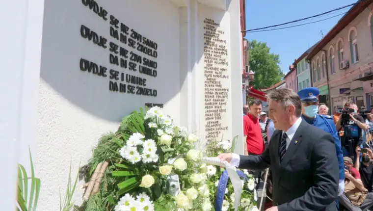 Komsic tuzla kapija