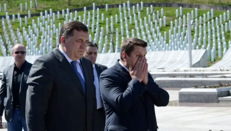dodik-posjetio-memorijalni-centar-srebrenicu-620x400
