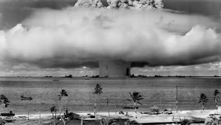 explosion-67557_960_720-696x365