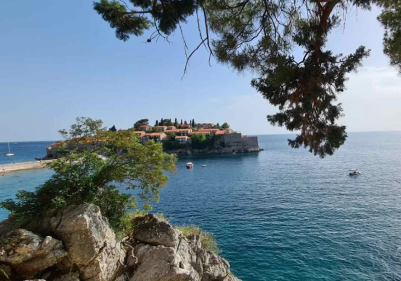 more-plaza-crna-gora-sveti-stefan-19-872x610