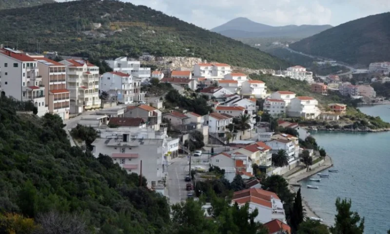 Neum 33