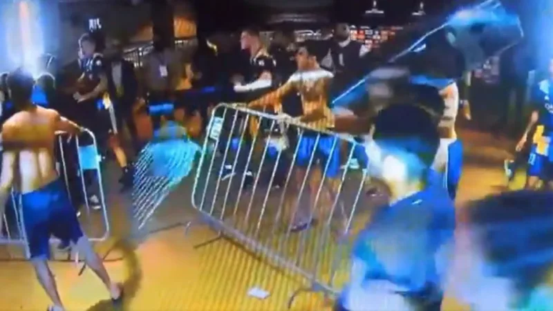 1626839001_Boca-Juniors-players-clash-with-security-guards-at-Mineirao-after-1280x720