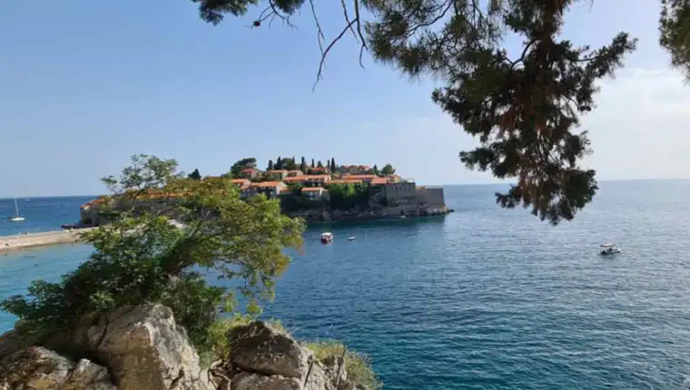 more-plaza-crna-gora-sveti-stefan-19-872x610