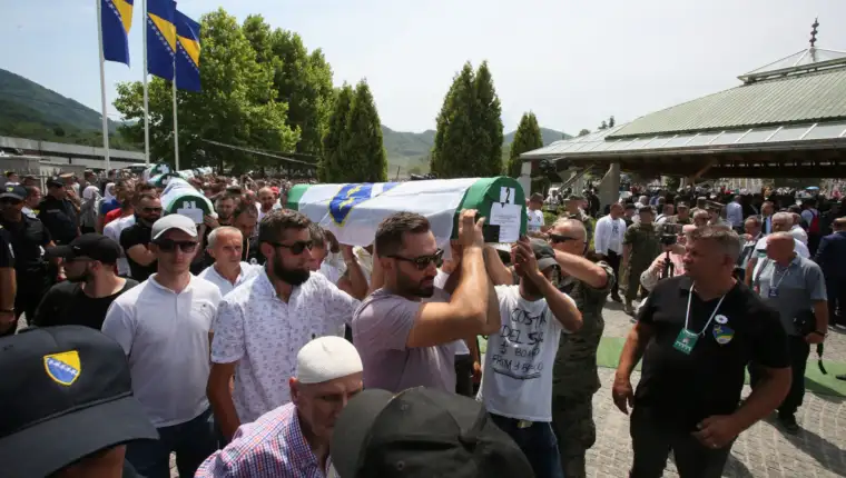 Komemoracija srebrenica scaled