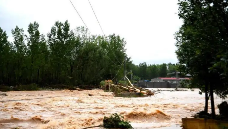 Kina_poplave_spasavanje_Xinhua