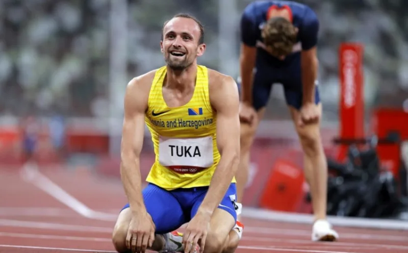873x400