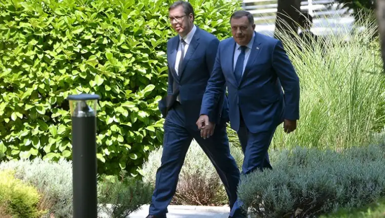 vucic dodik