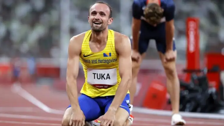873x400
