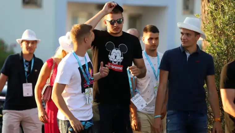 Umag, 19.07.2019 - NBA zvijezda Luka Doncic stigao je u Umag na teniski mec Aljaza Bedenea