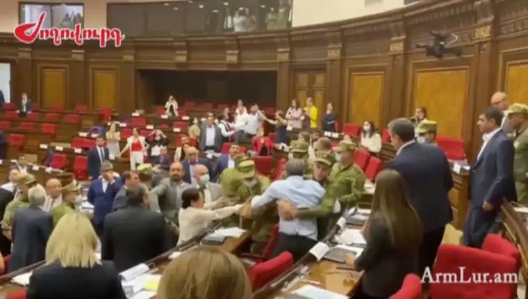 1629901251-1629899473-2021-08-25T133436Z_957646810_RC2DCP97DBHX_RTRMADP_3_ARMENIA-POLITICS-PARLIAMENT-900x495