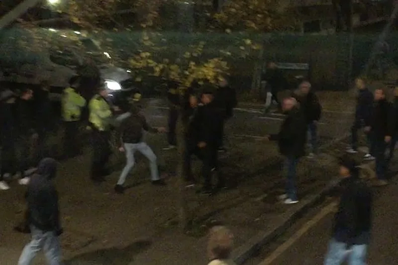 West-Ham-vs-Tottenham-fans-fighting.v1