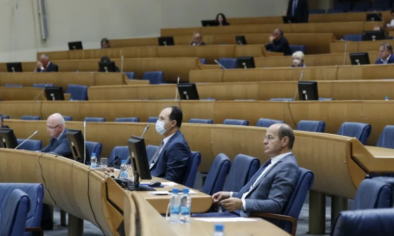 Adil i softic parlament