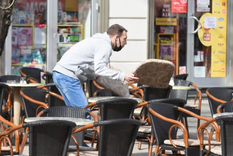 Novi-Sad2989-zatvaranje-kafica-i-restorana-foto-Nenad-Lazic-725x485