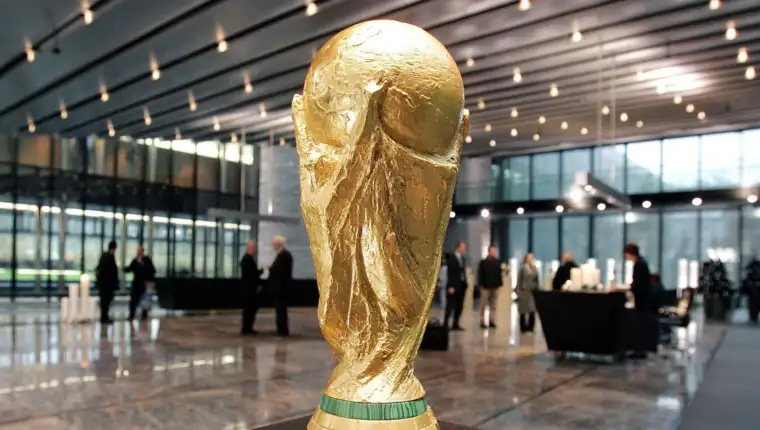62155382-fifa-trofej