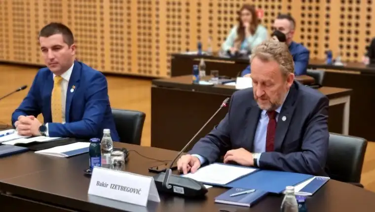 Bakir izetbegovic kranj